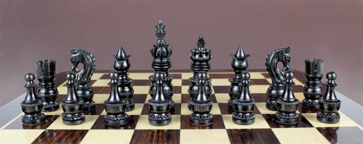 Total weight of the chess set is 1.06 lbs (480 grams)